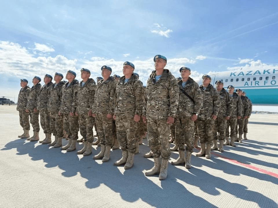 Қазақстандық десантшылар парадқа қатысу үшін Мәскеуге кетті