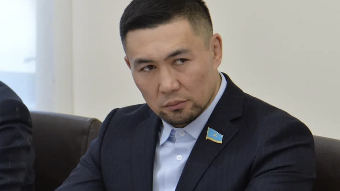 Депутаттың өтірігі: тамаққа айына 30-40 мың теңге жетеді деген Назаров тағы мазаққа қалды (ВИДЕО)