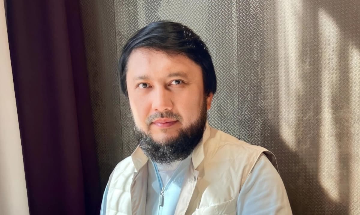 Мұхамеджан Тазабек  Мақпал Жүнісоваға беташар жасағанын айтып, Нұрқаділовті есіне алды (ВИДЕО)