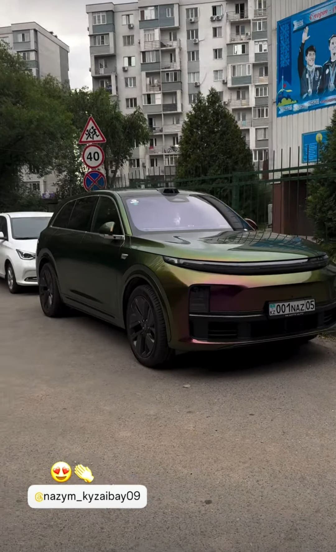 Хаки мен күлгіннің қосындысы: Назым Қызайбайдың жаңа көлігі талқылауға түсіп жатыр