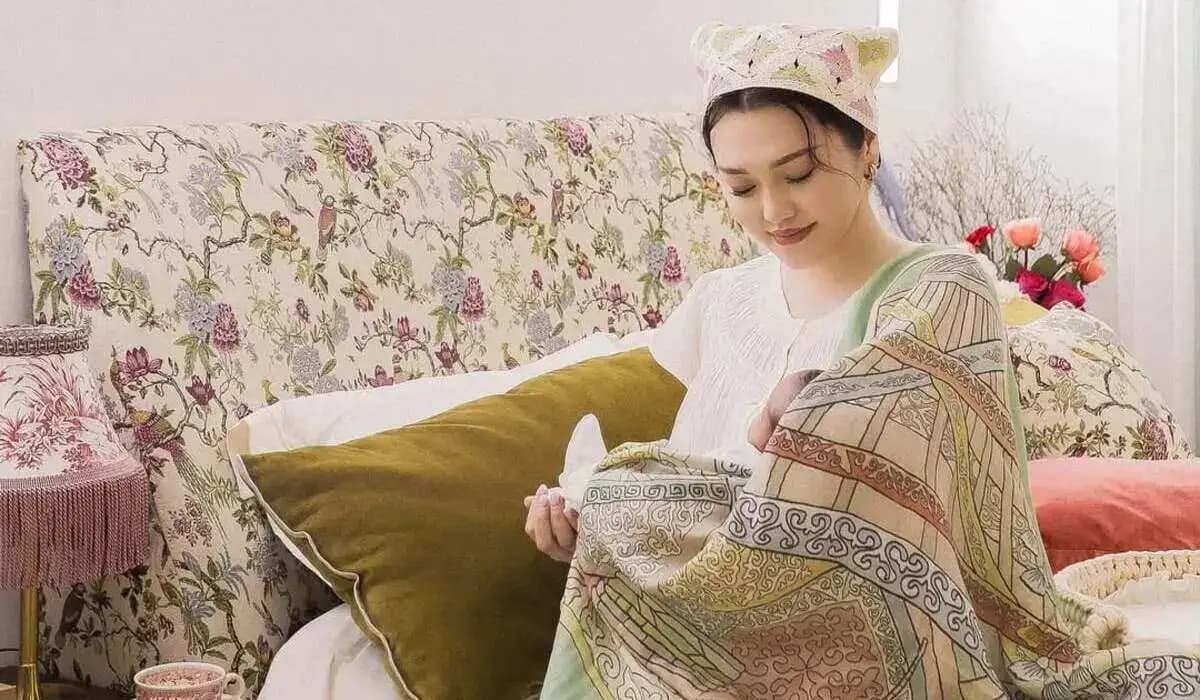 Ерке Есмахан ұлының қырқынан шығару рәсімін ерекше ұлттық нақышта өткізді