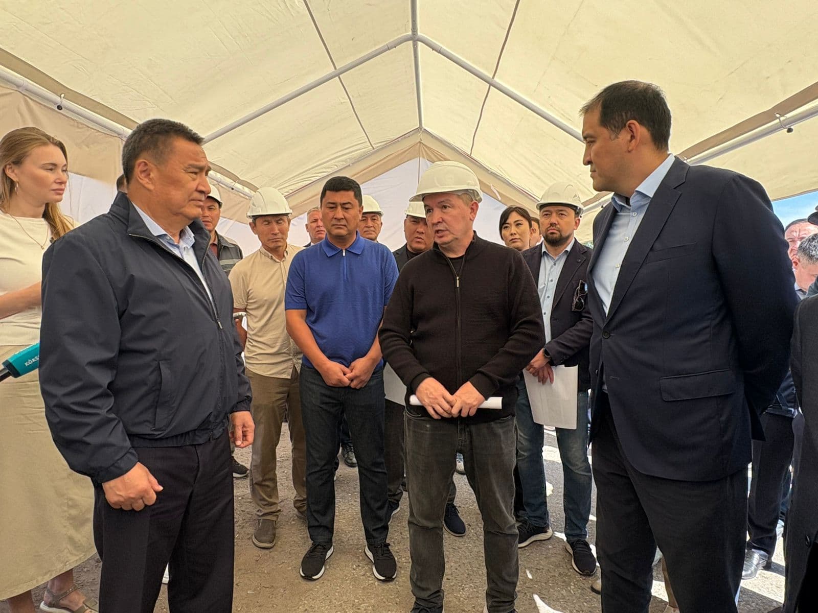«Әрбір жолаушы үшін жайлы, қауіпсіз әрі заманауи инфрақұрылым жасауымыз қажет»: Марат Ахметжанов Макинск теміржол вокзалының құрылысымен танысты