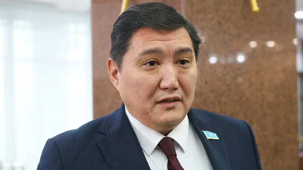 «Мемлекеттік органдар көздерін жұмып келді»: Мәжіліс депутаты Алматы тауындағы тағы бір былықты көрсетті (ВИДЕО)