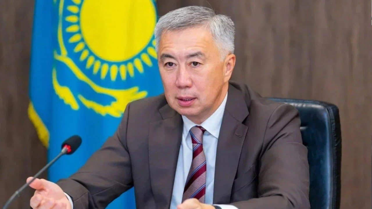 Жұманғарин: Банктердің қазақстандықтардан карта арқылы пайда табу тетігін шектеу керек