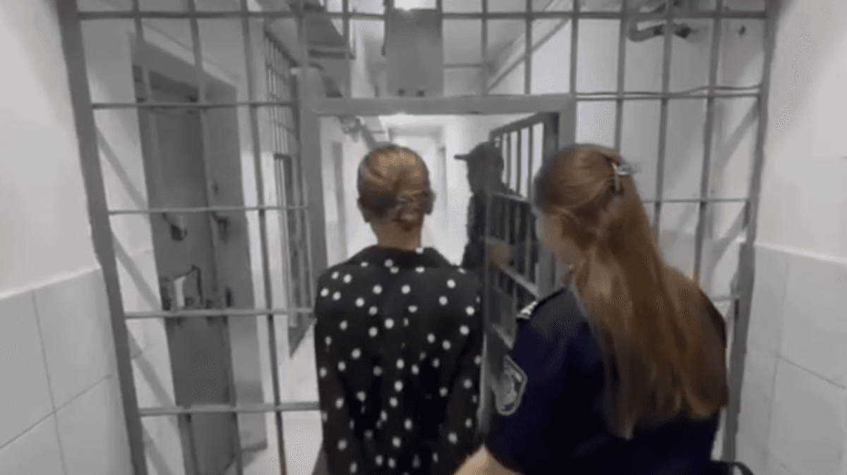 «Аяғын сүйгізген»: Алматы облысында екі әйел 16 жастағы қызды азаптаған