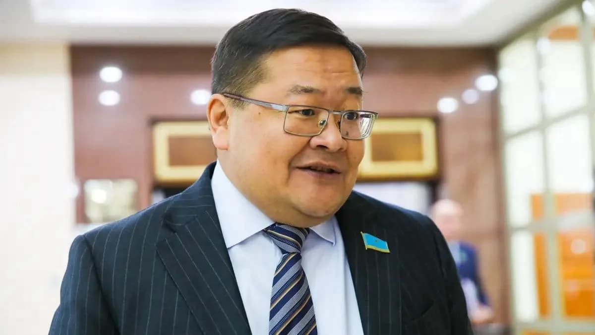 «Тағдырды өзгертемін» деп елді алдап жүр: Айдос Сарым жалған коуч, рухани алаяқтармен күресуді ұсынды (ВИДЕО)