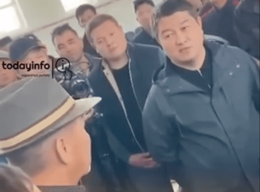 «Ештеңе бітіріп жатқан жоқсыңдар, бәріңдікі құр сөз!»: Маңғыстаулық ақсақал Нұрдәулет Қилыбайды орнына қойды