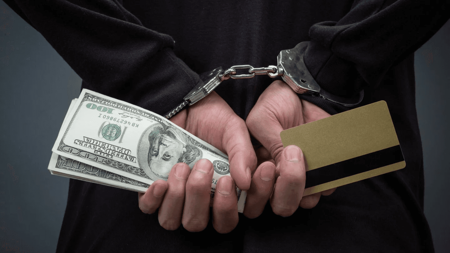 Ақша бопсалаған тағы бір блогер ұсталды
