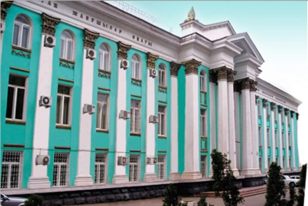 «Сүмелектердің мекені»: белсенді Жазушылар Одағын аямай сынға алды