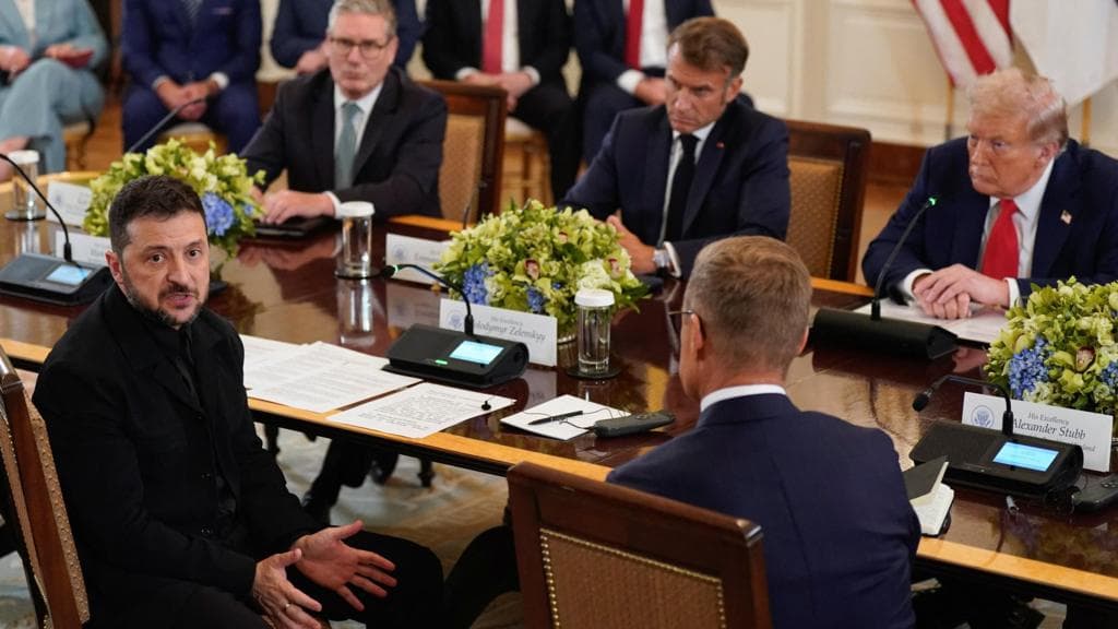 Трамп пен Зеленскийдің Флоридадағы кездесуі екі сағатқа ерте өтті: Ақ үй уақыты өзгергенін айтты