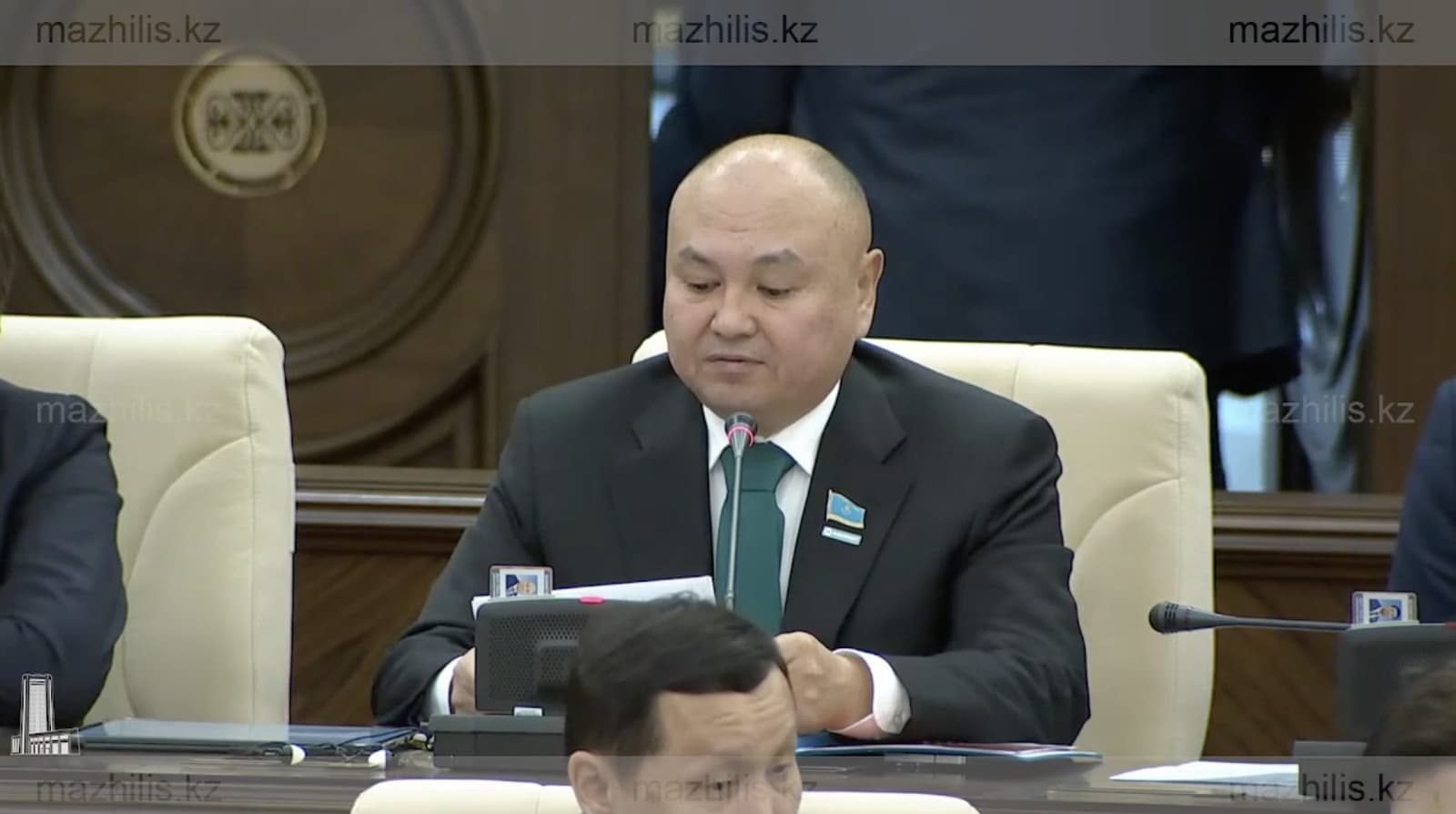 «Бұл не деген бассыздық?»: Мәжіліс депутаты «Руың кім?» фильмін сынға алды