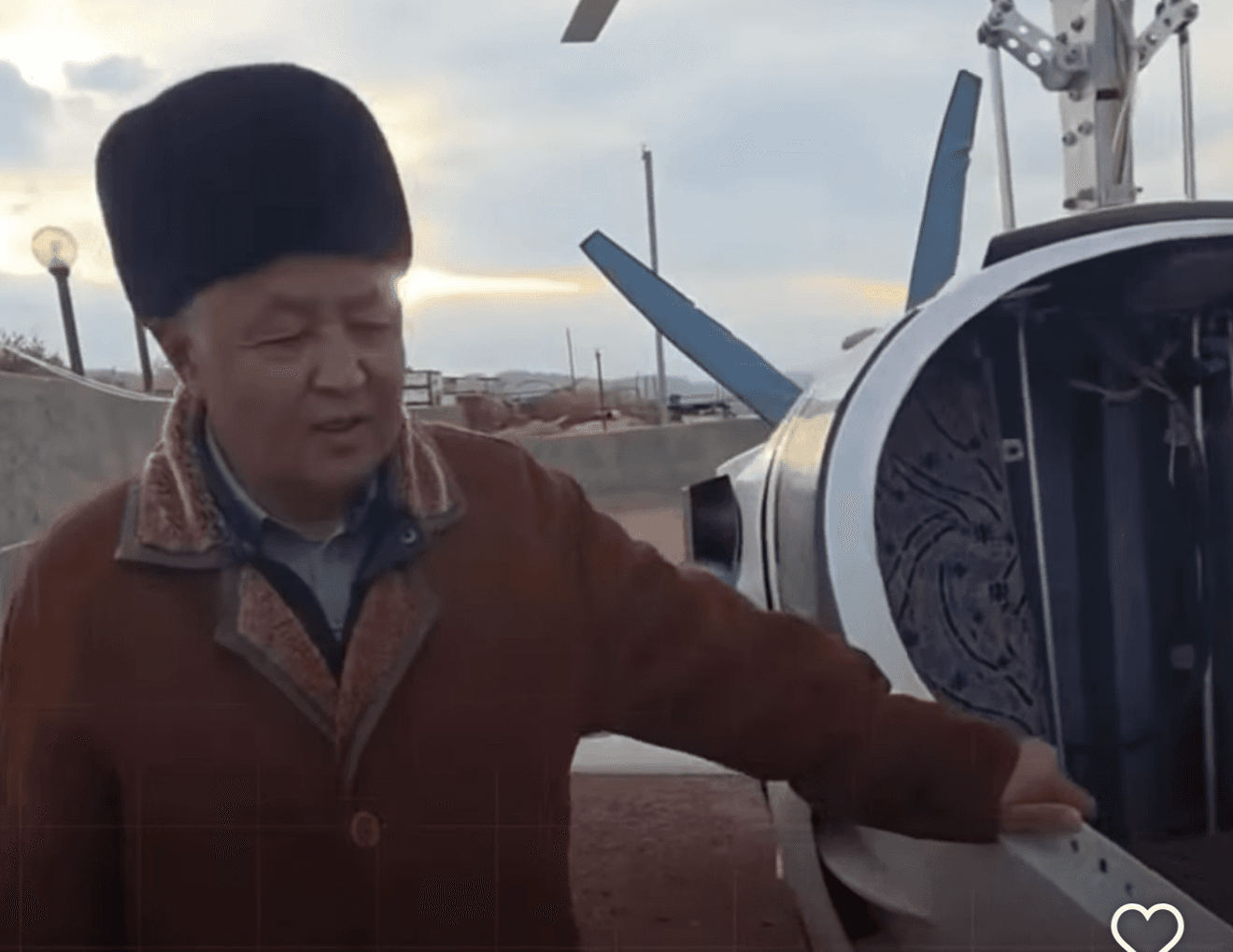 «Бала арманым ұшқыш болу еді»: 70 жастағы ақсақал ұшақ құрастырды