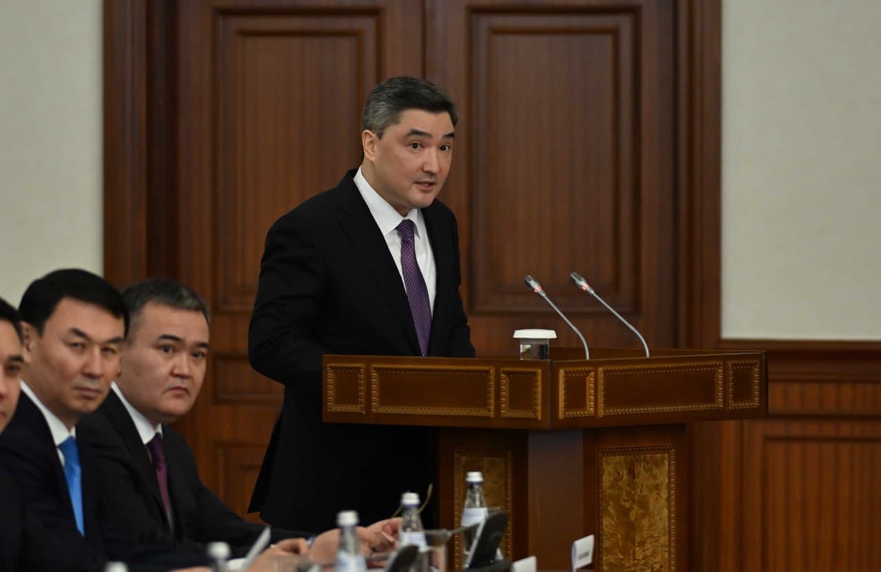 Жалақыны өсіру, қаржылық жүктемені азайту: Бектенов 2026 жылы неге басымдық берілетінін айтты