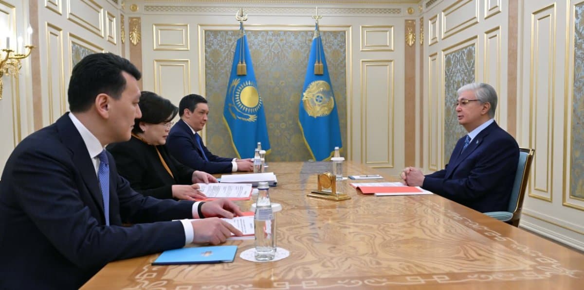 Президент Конституциялық комиссия жетекшілерімен жұмыс кеңесін өткізді