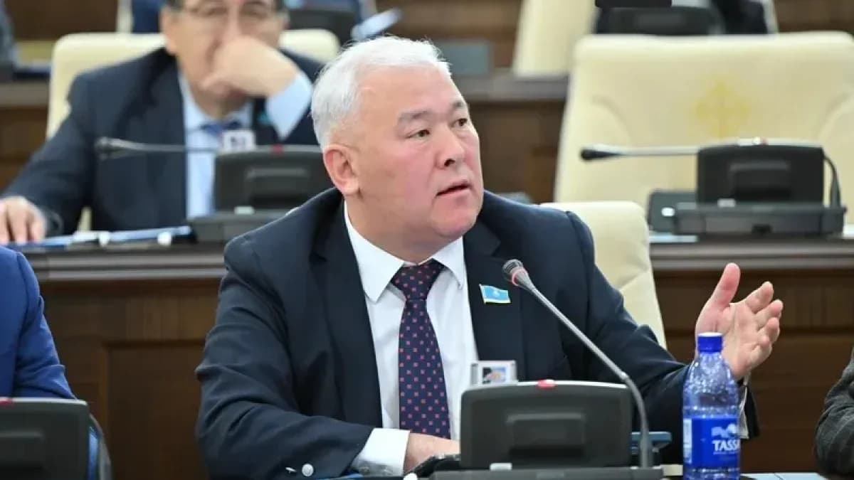«Неге жалған ақпарат бересіз?»: Депутат Әбенов Энергетика вице-министріне шүйлікті