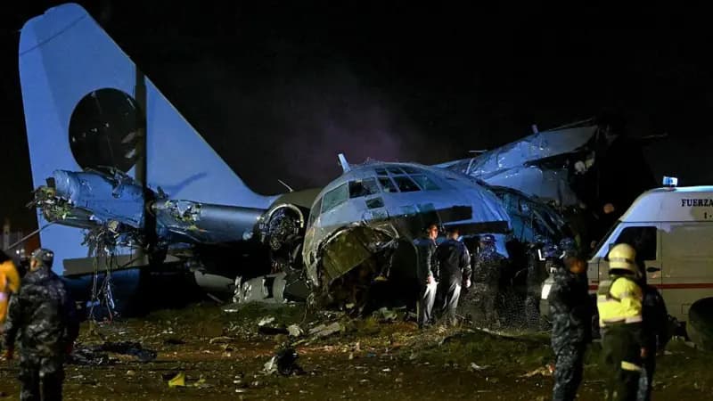 В Боливии разбился самолет, перевозивший деньги: погибли не менее 20 человек, мародеров разогнали слезоточивым газом