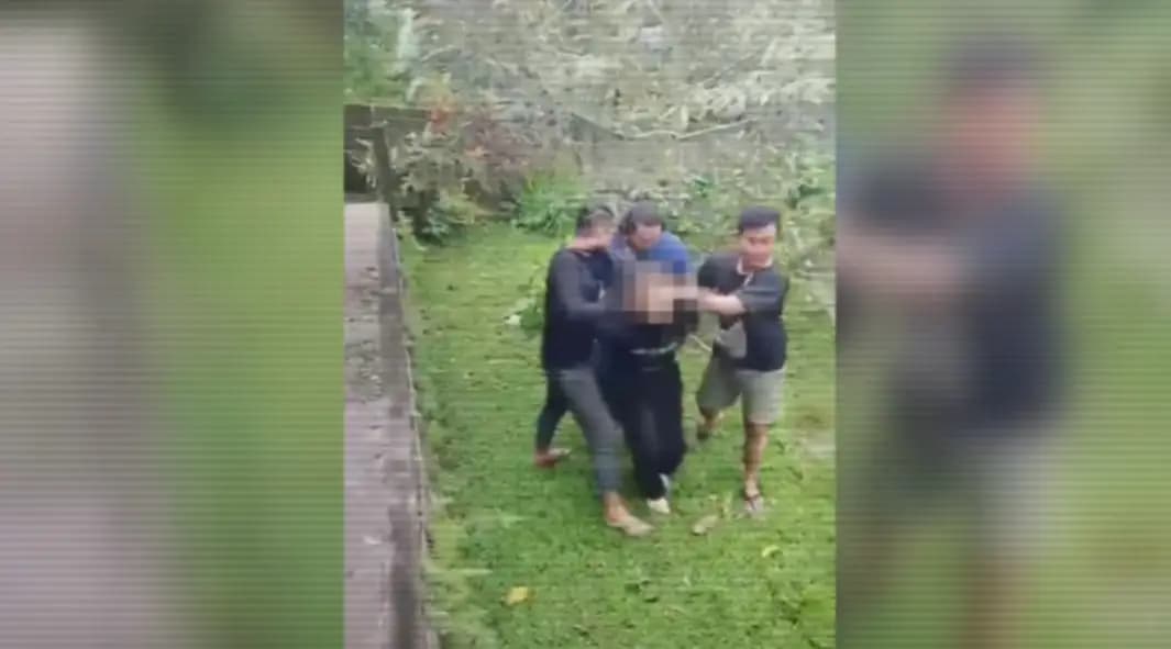Появилось видео задержания подозреваемого в двойном убийстве из Атырау в Индонезии