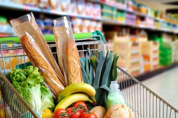 Цены на продукты опережают официальную инфляцию: рост на 13,5% при уровне 12,3%