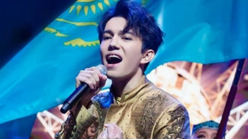 «Әлемдегі ең бай тіл»: әнші Димаш Құдайберген жанкүйерлеріне бола қытай тілін үйренбек