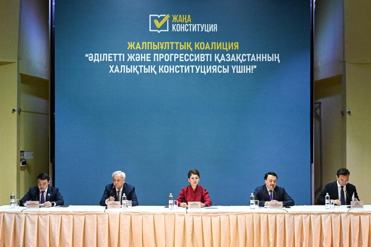 В Алматы члены Общенациональной коалиции "За Народную Конституцию Справедливого и Прогрессивного Казахстана!" встретились с представителями творческой интеллигенции