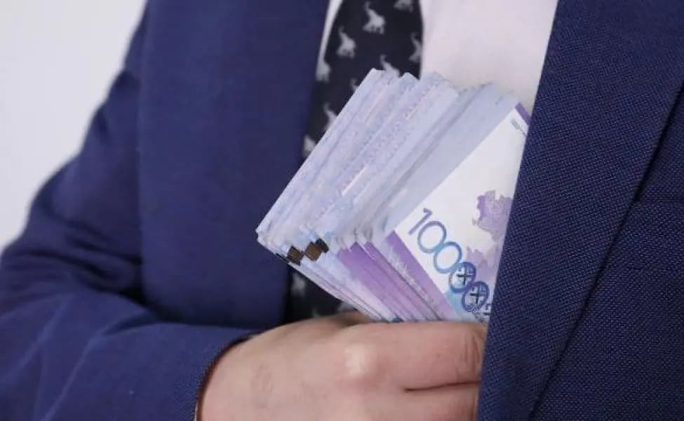 Мемлекетті тонаудың тың әдісі: СҚО-да шенділер әкімдіктің еш зақымданбаған ғимаратын жөндеуге қыруар қаржы алған