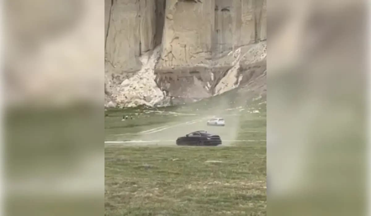 В Мангистау туристы дрифтовали в уникальном природном месте