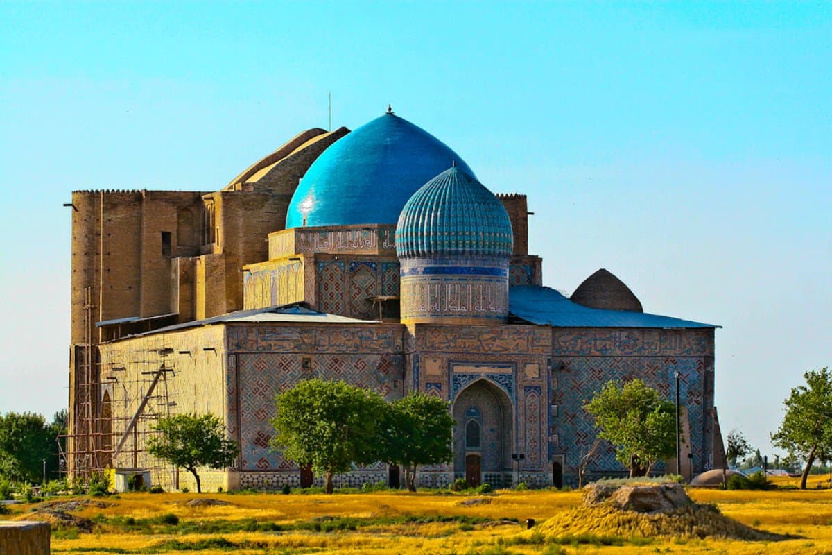 «Террористер жарып жібермек болған»: Қожа Ахмет Яссауи кесенесін арнайы күзет бақылайды