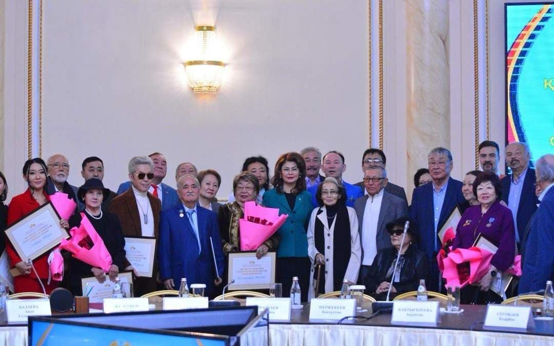 Алматыда мәдениет және өнер қызметкерлеріне Президент стипендиясы табыс етілді