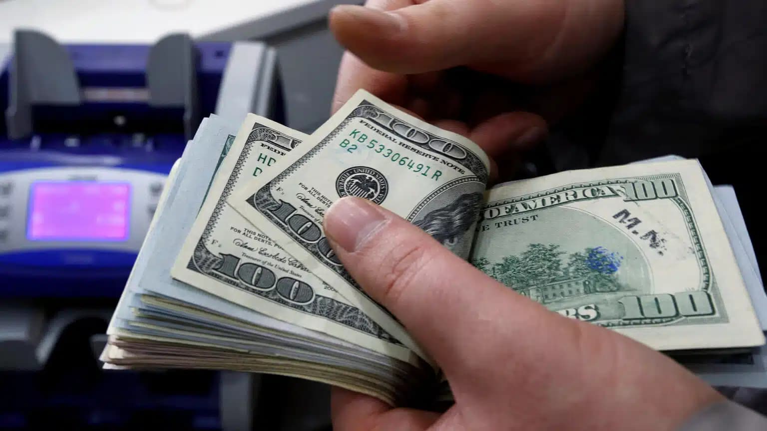 1 қаңтардан бастап доллар сатып алудың жаңа ережелері күшіне енеді