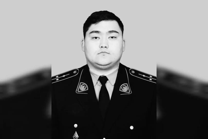 Ержан Сәденов қаза тапқан полиция қызметкерінің отбасына көңіл айтты