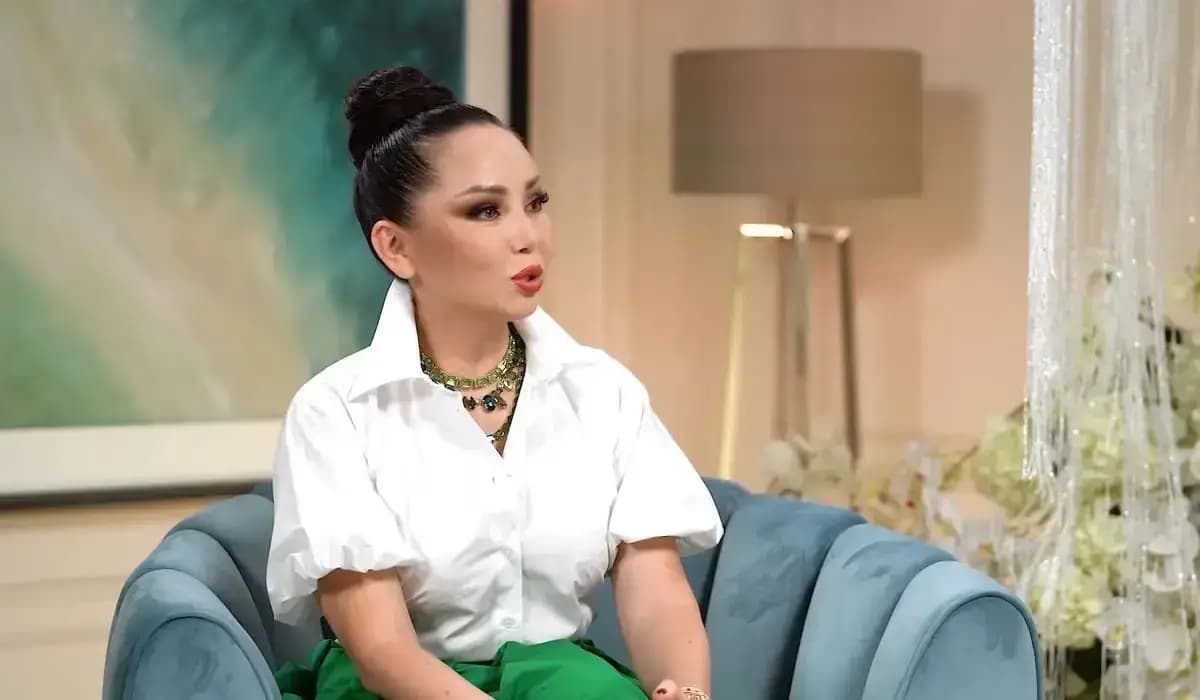 «Шымкенттік қыздардың сәлем салуы мен үшін жабайылық болды»: продюсер Баян Алагөзова дәстүрді қолдамайтынын айтты  (ВИДЕО)