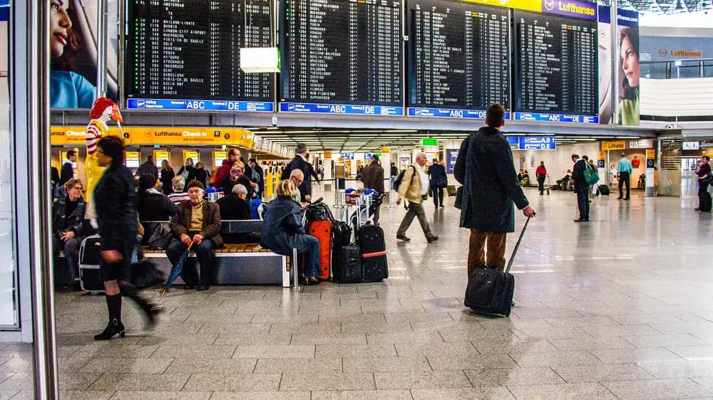 Германия әуежайларында ереуіл: рейстер тоқтап, жұмыс іркіліп тұр