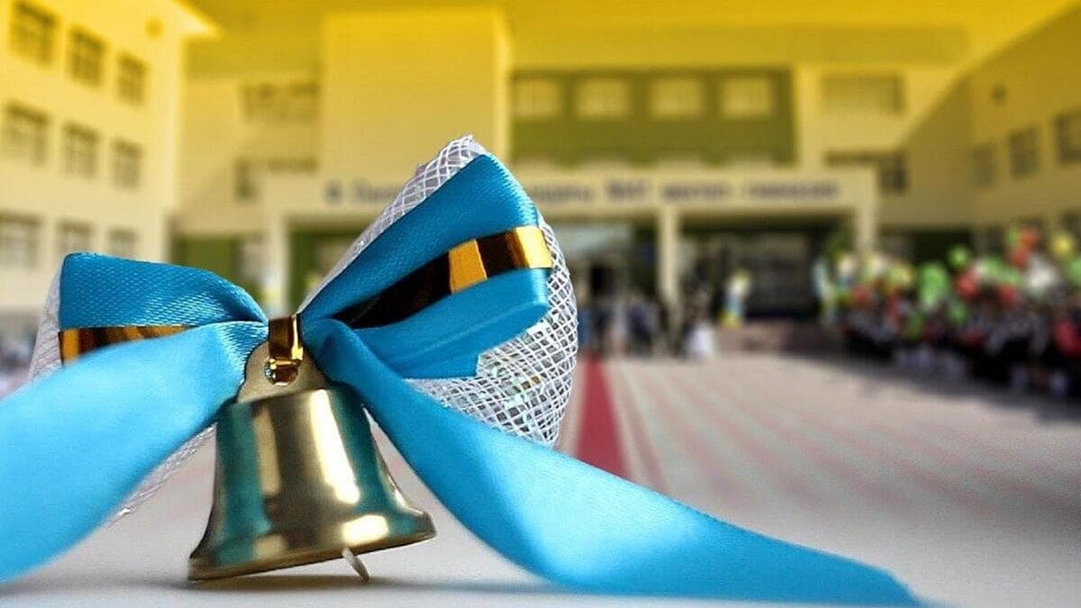 Мектеп бітіруші түлектердің ұстаздарға 10 тілегі