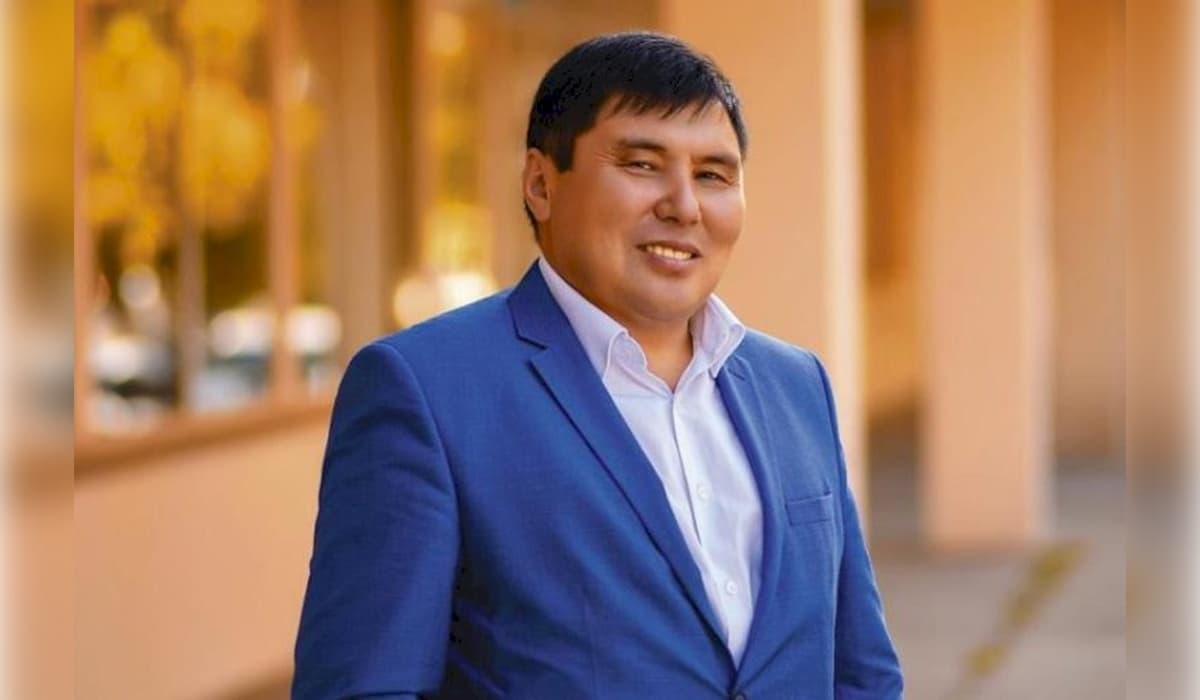 «Есікті ит те күзетеді, арбаны есек те сүйрейді»: Омар Жәлел күзетші, арбакештердің намысына тиді