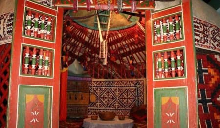 «Балаларға ырым-тыйымдар үйретілмейді»: құқықтық сауаттылықтың қайнар көзі назардан тыс қалған