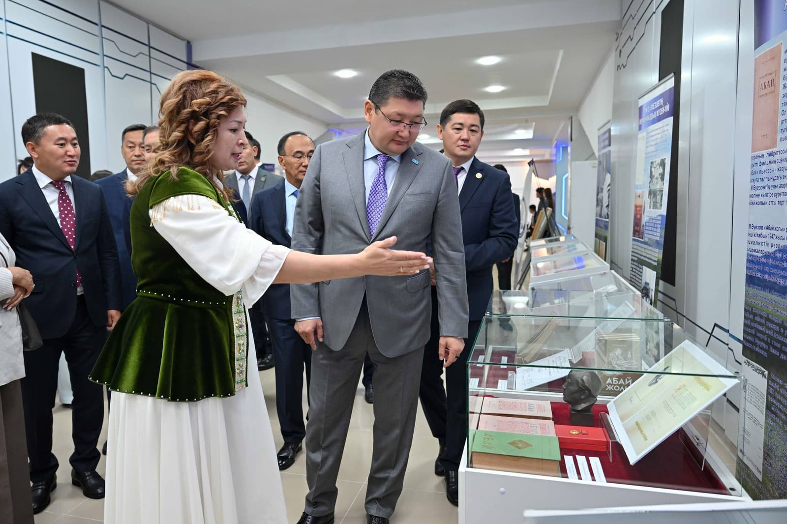 Семейде «Адамзаттың Абайы: руханият, парасат, таным» атты халықаралық ғылыми-тәжірибелік конференция өтіп жатыр