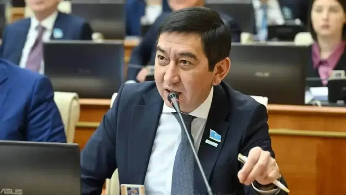 «Саналы түрде тұншықтыру болды»: Ринат Зайытов Семей өңіріне неге көңіл бөлінбей келгенін айтты