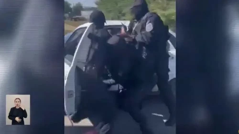 Алматыда жаңа туған нәрестелерді сатқан топ ұсталды: "Олар кімдер?" полиция жауап берді