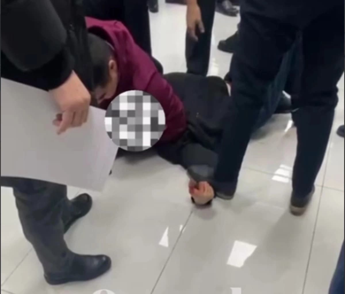 Алматыда студент мұғалімге пышақ сұқты: жанжалдың нақты себебі айтылды