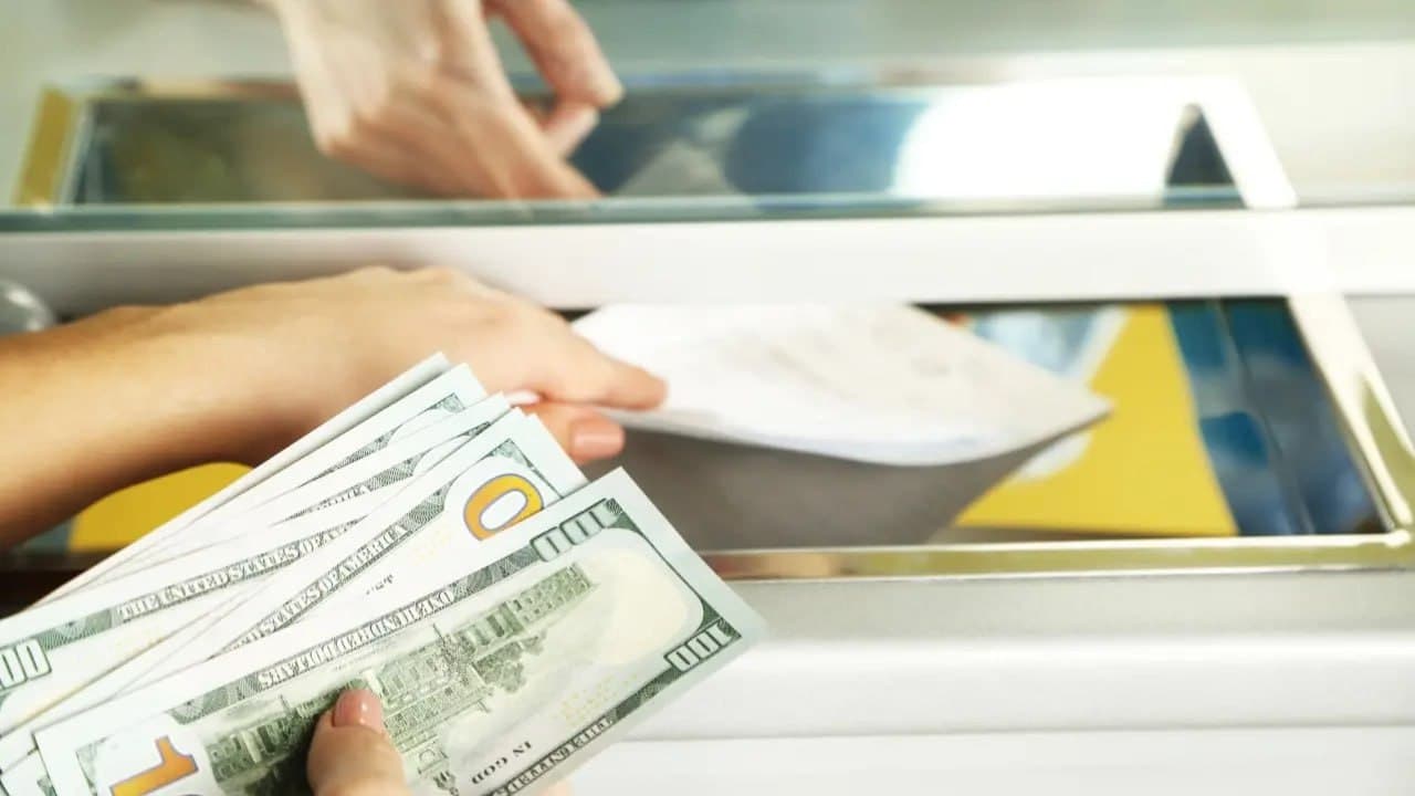 14 қаңтардан бастап валюта айырбастағанда ақшаның қайдан келгенін тексереді