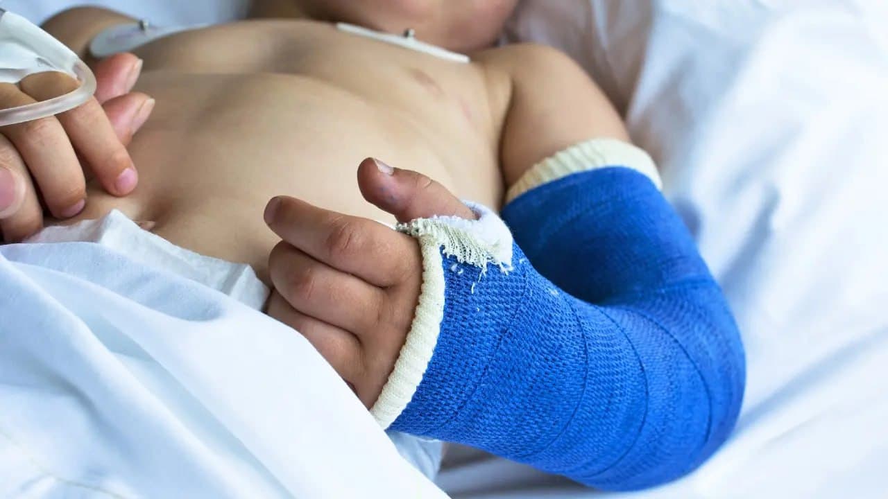 Жамбылда екі сәбиді терезеден лақтырған: күдіктінің өз анасы екені айтылуда