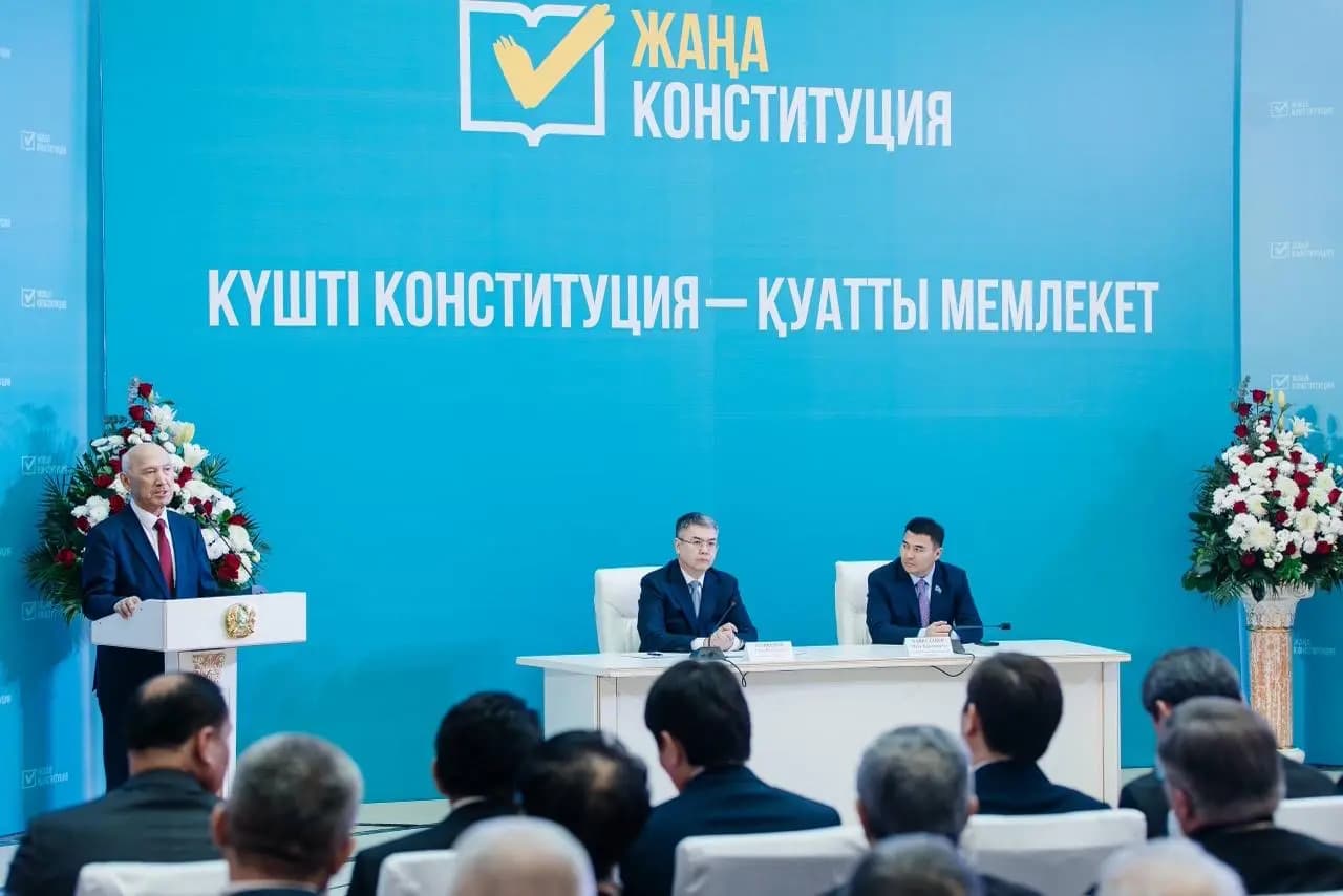 «Күшті Конституция — күшті мемлекет»:  Атырау облысының әкімі аймақ жұртшылығымен кездесті