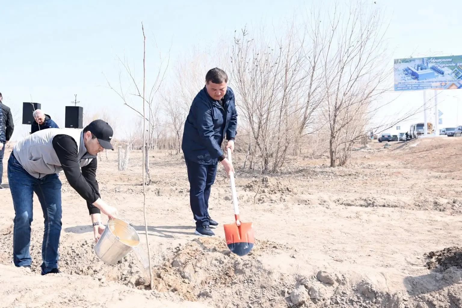 «Мөлдір бұлақ» акциясы: Қызылорда облысында 16 мың адам Нұрлыбек Нәлібаевпен бірге сенбілікке шықты