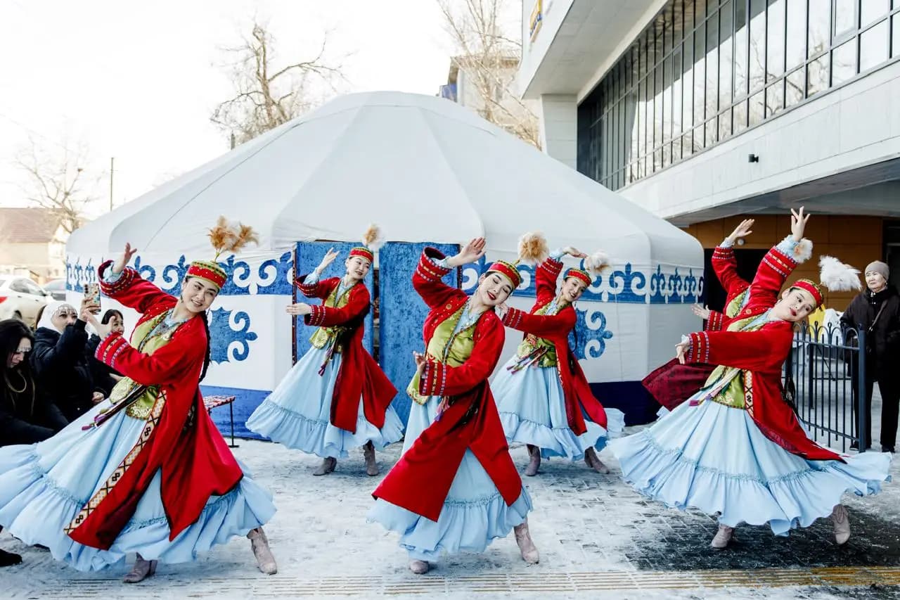 Оралдағы Жастар мәдениет сарайында Көрісу күні кең көлемде аталып өтті