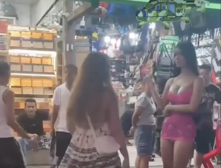 «Жұмыртқаңды көрсет»: Таиланд қыздарына тиіскен ресейлік бойжеткен соққыға жығылды