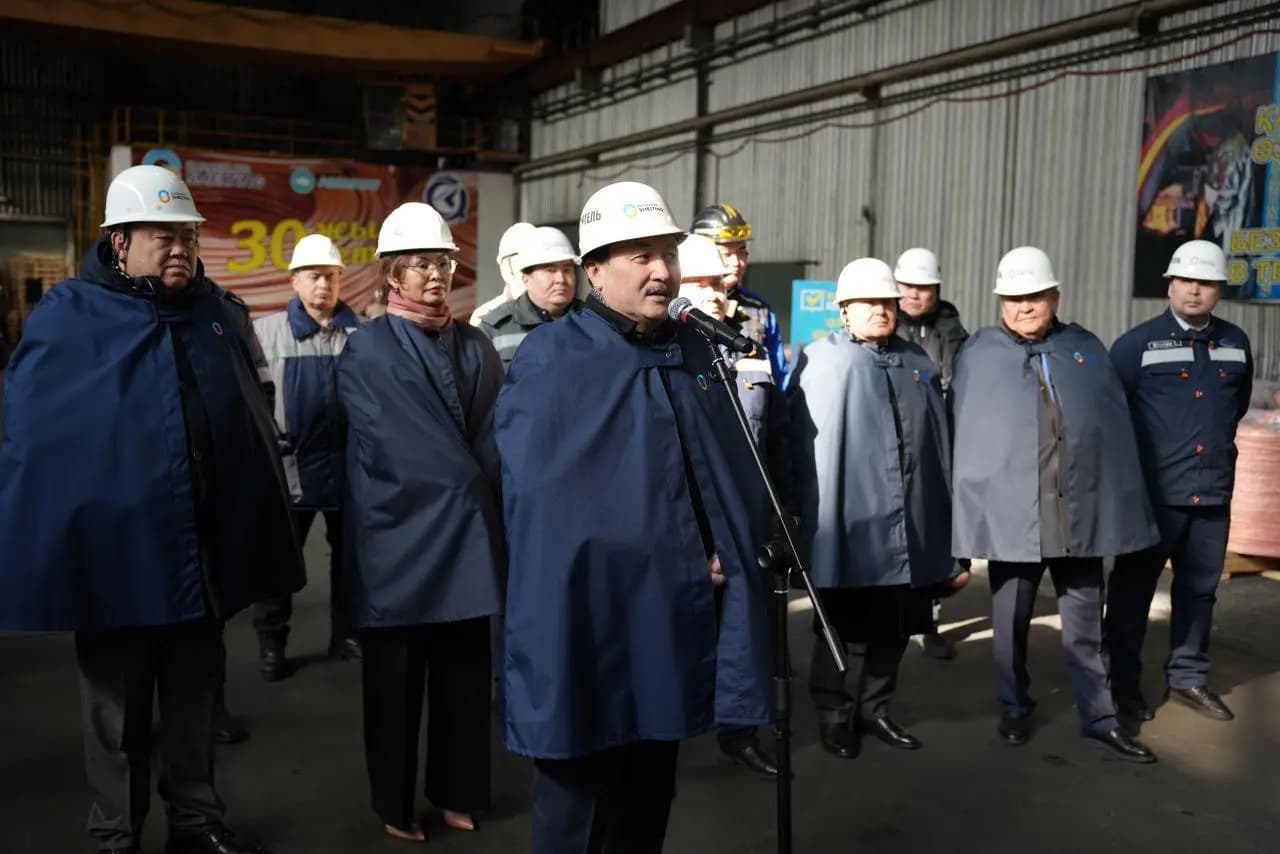 В Жезказгане члены Общенациональной коалиции обсудили проект Новой Конституции с коллективом предприятия «Kazkat»