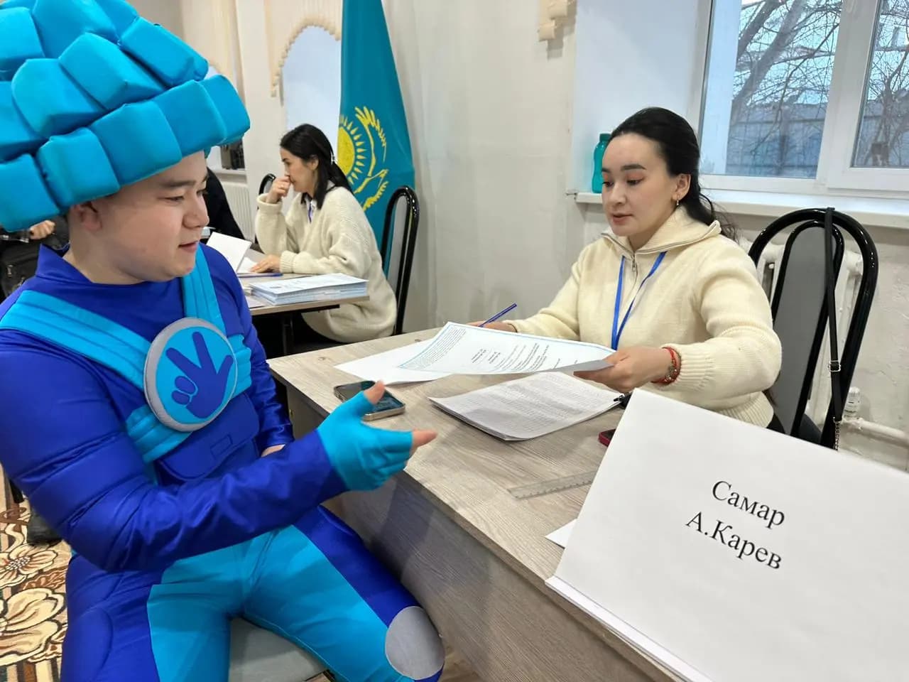 Оралда Фиксиктер референдумға дауыс беруге келді