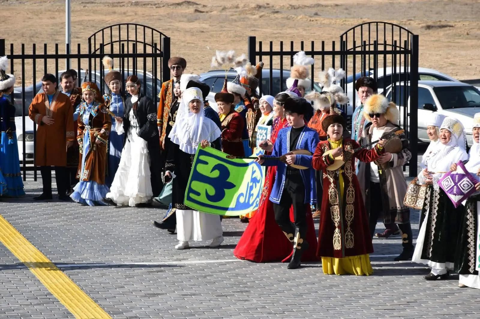 Түркістан қаласында домбырашылар учаскеге арнайы келіп, өз таңдауларын жасады