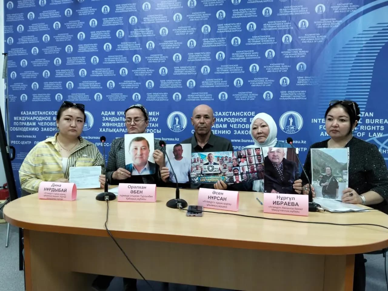 «Атажұрт» белсенділерінің айқайы: ту өртеп қамалғандардың туыстары билікке талап қойды