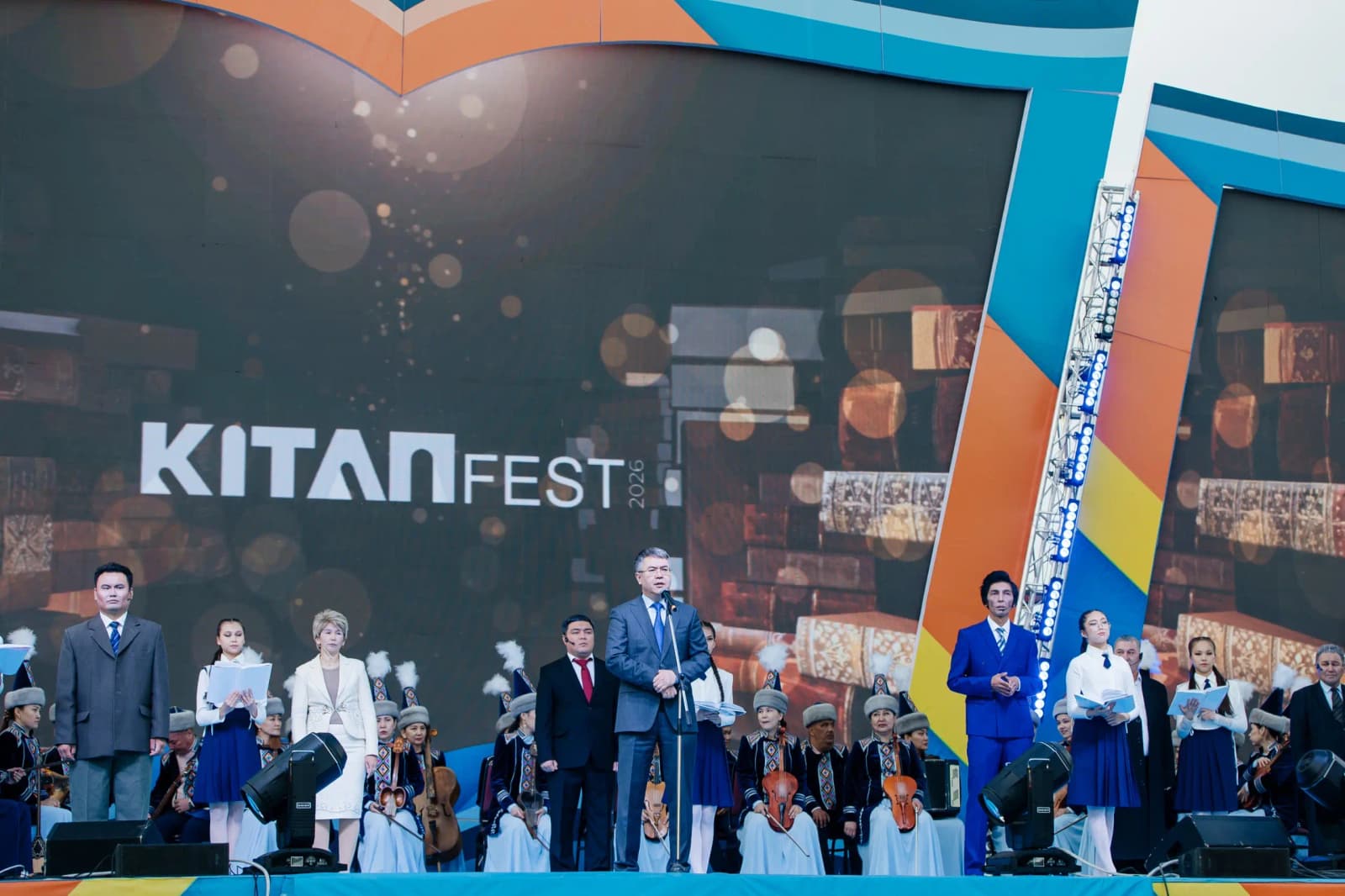 Более 8 000 атыраусцев приняли участие в фестивале «Кітап FEST»